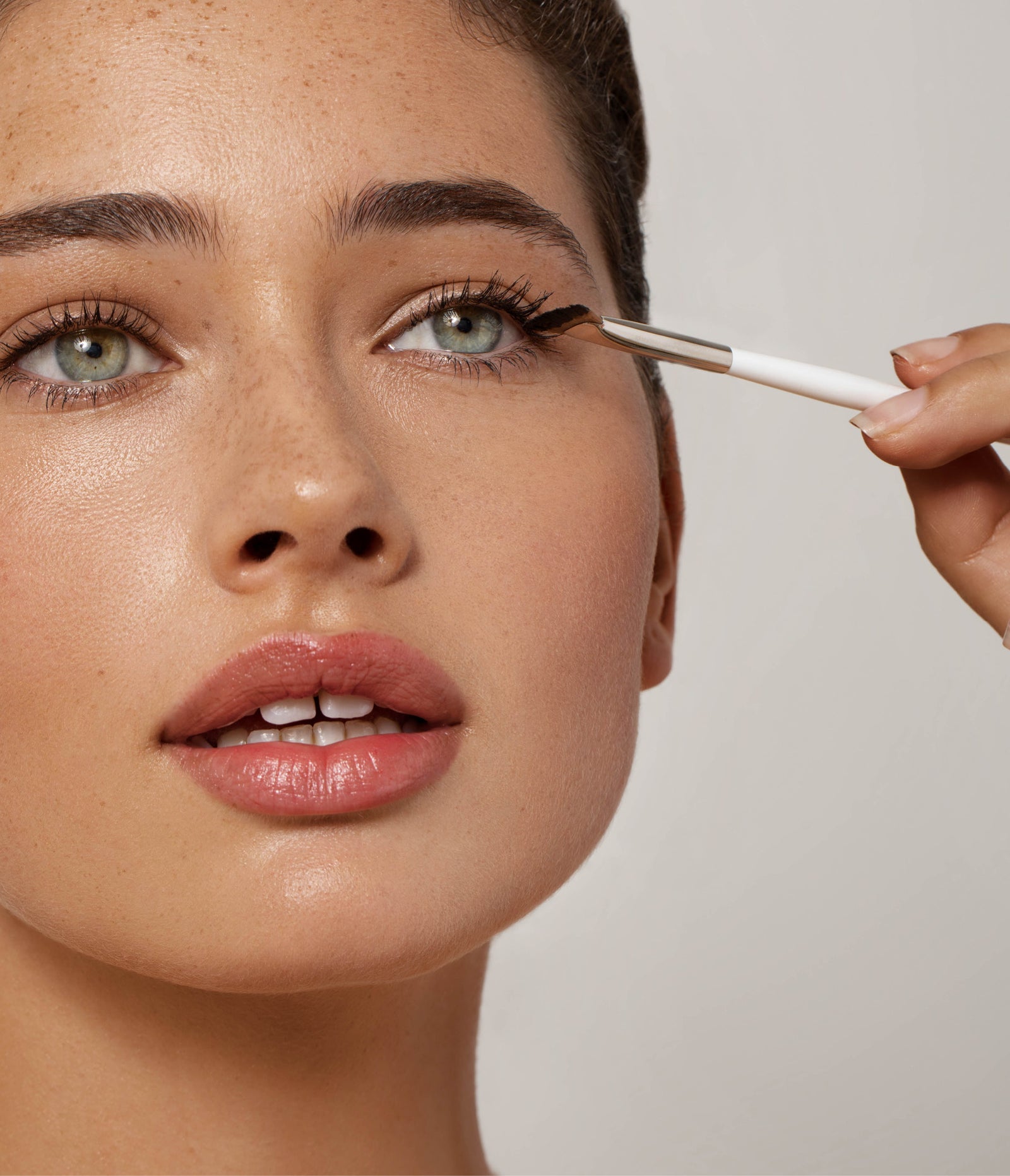 Aleph Vegan Mascara Fan Brush model