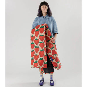 Baggu Puffy Picnic Blanket - Strawberry