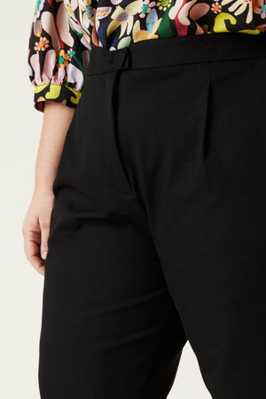 Kuwaii Classic Tailored Pant button detail